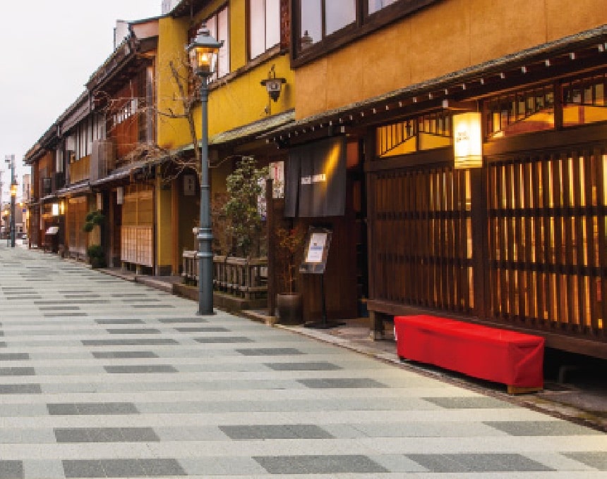 日本の景観に溶け込む趣きある風合い